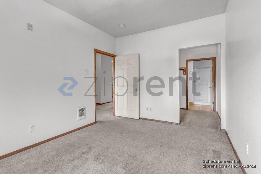Building Photo - 12231 SE Bush St