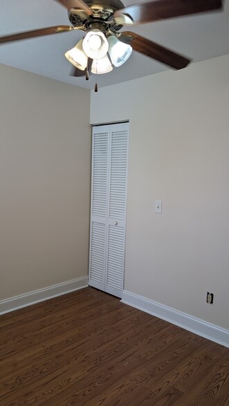 Building Photo - 6909 Lake Place Ct