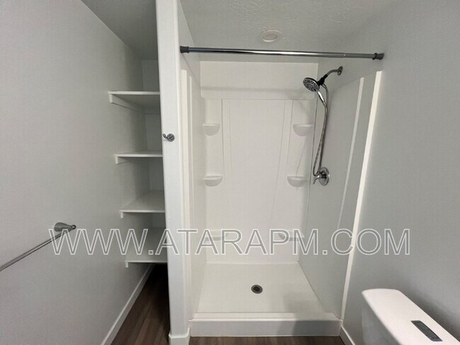 Building Photo - 346 Grassland Dr