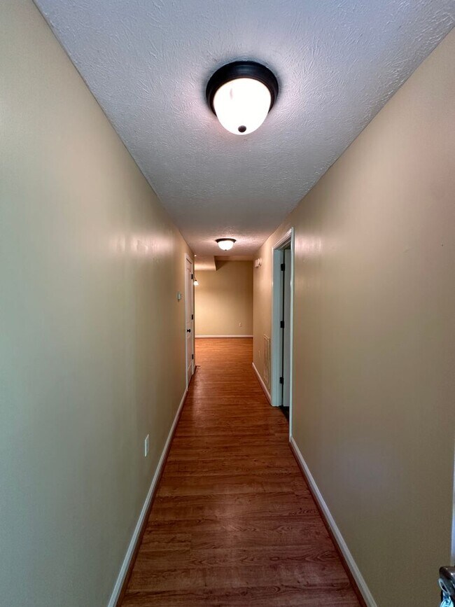 Building Photo - Spacious 2 bedroom 1 bath basement level apartment