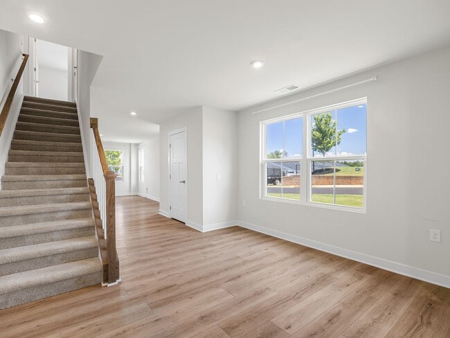 Building Photo - Beautiful 3 bedroom 2.5 bathroom home loca...