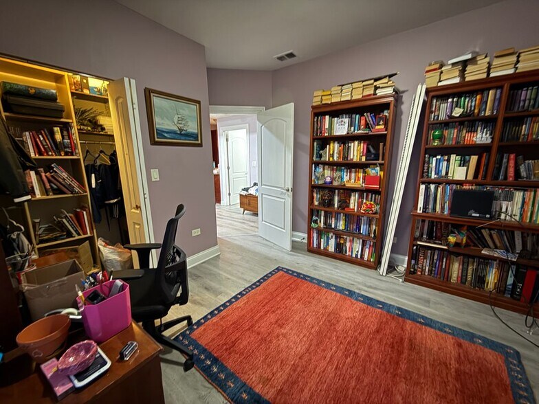 Building Photo - 2452 W Ardmore Ave