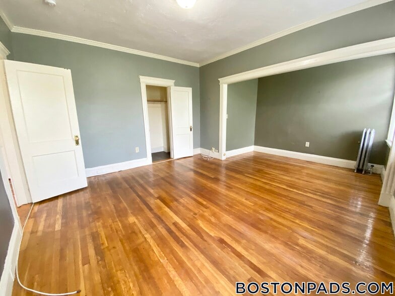 Building Photo - 195 Park Dr