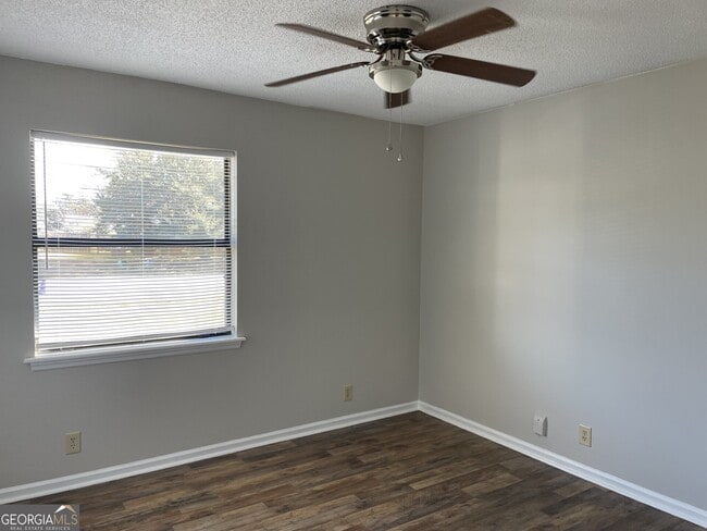 Building Photo - 403 Fairfield Ct