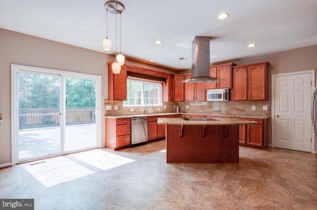 Building Photo - 8464 Hessian Hill Ct