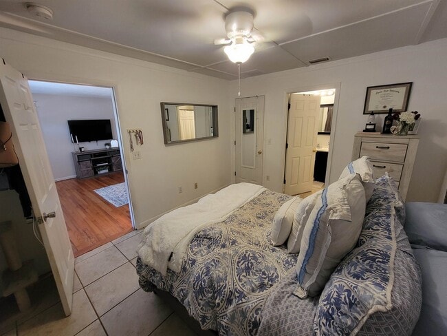 Building Photo - 404 Sable Ct