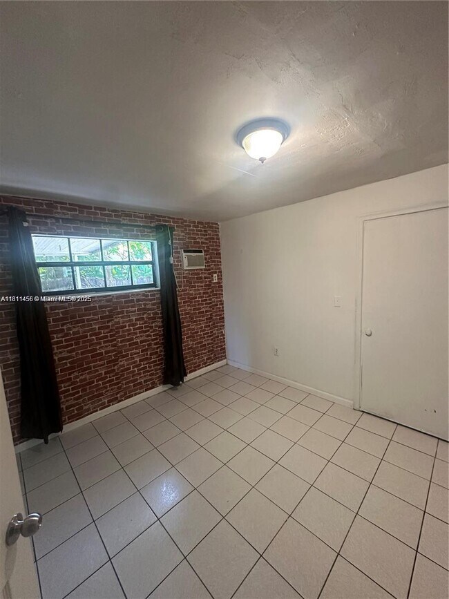 Building Photo - 510 NW 146th St