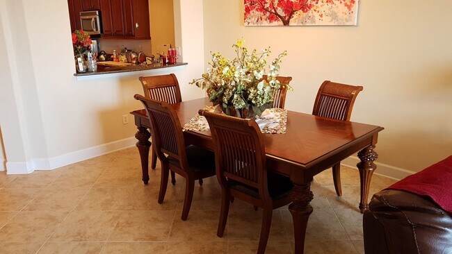 Building Photo - Stunning 3 bedroom top floor in Toscana FULLY FURNISHED