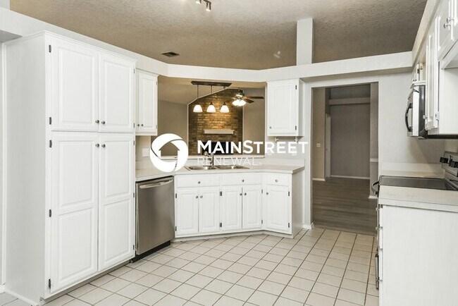 Building Photo - 3 Bedroom Pet-Friendly Home in Edmond, OK ...