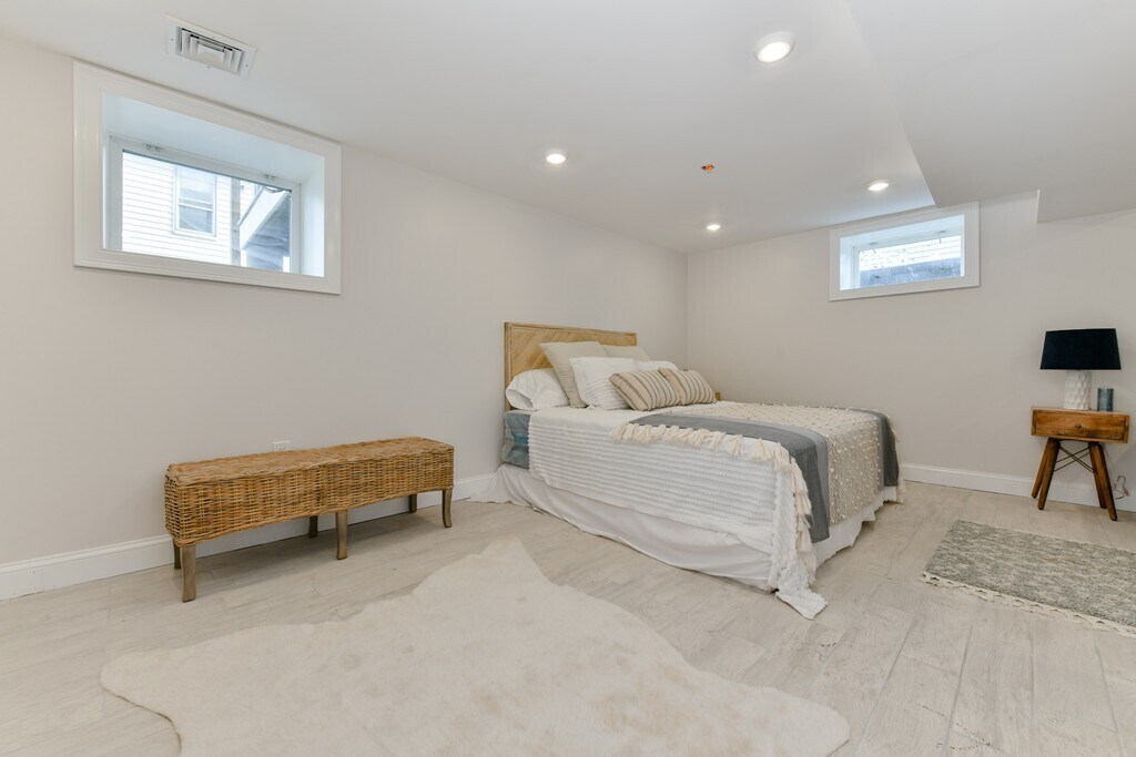 Building Photo - 224 Newbury Ave