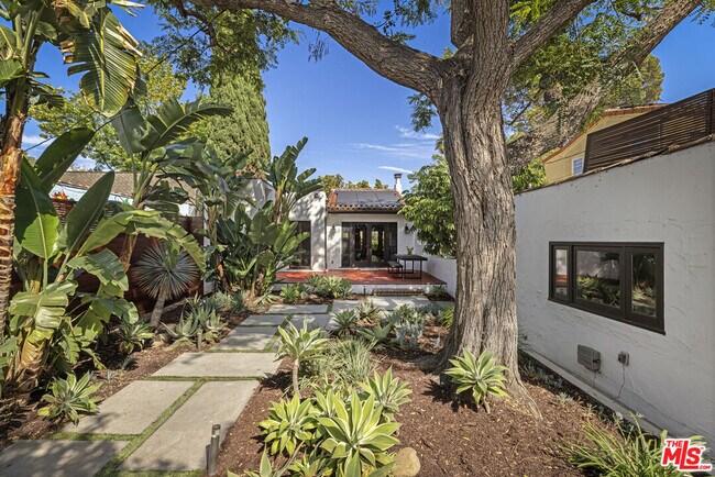 Building Photo - 1169 S Sierra Bonita Ave