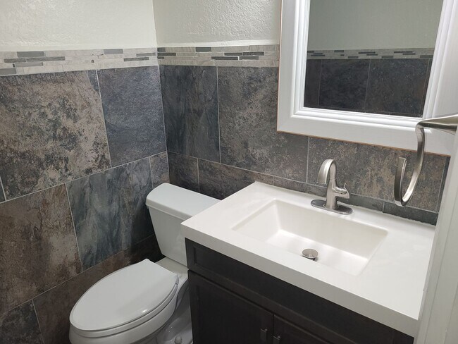 Building Photo - 4406 Desert View Dr