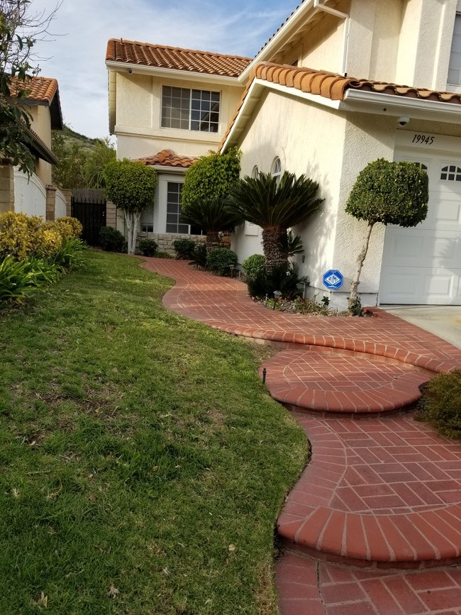 front yard - 19945 Eagle Ridge Ln
