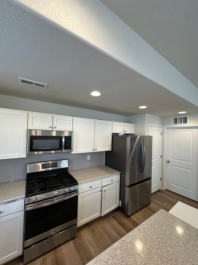 Building Photo - 5253 Painted Sky View