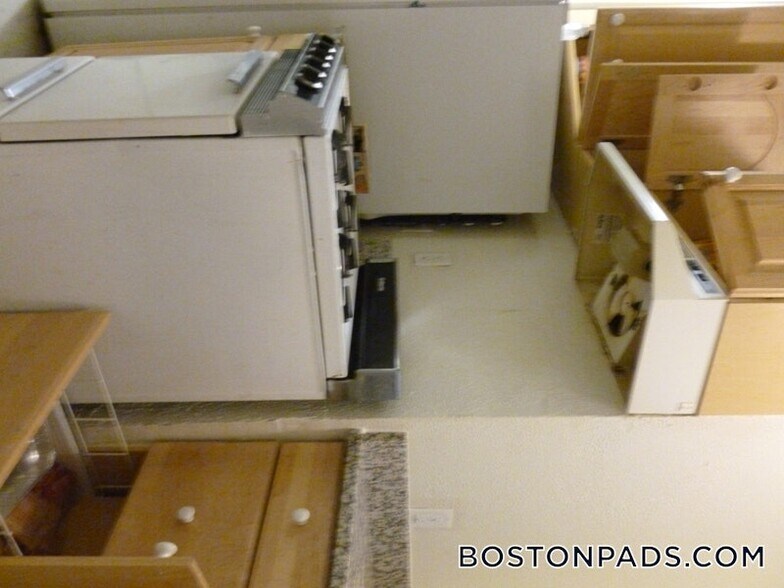 Building Photo - 171 Hemenway St