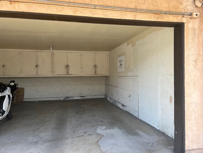 Building Photo - Updated 2BR/1BA 2 Story Townhome in Park Like setting in Santee