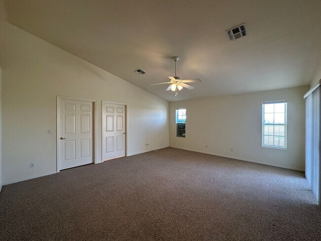 Building Photo - Beautiful 3 Bed / 2 Bath Home Backing to Cerbat Cliffs Golf Course!