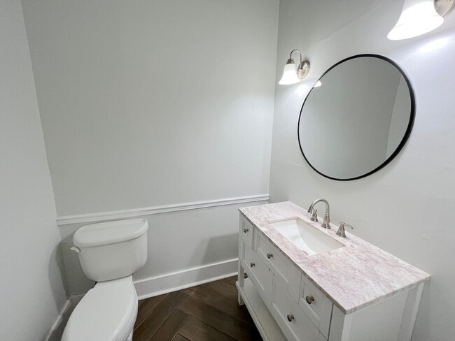 Building Photo - 2 BED | 2.5 BATH | DOWNTOWN LIVING | PRIVATE COURTYARD | WALK TO EVERYTHING