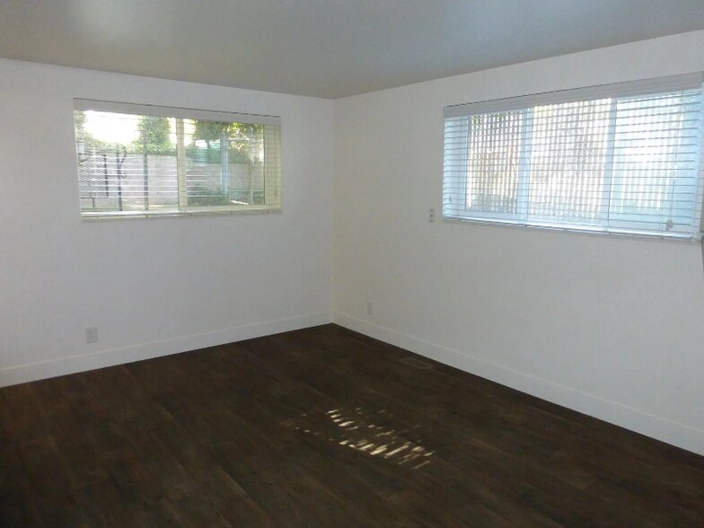 Building Photo - 475 Wall St