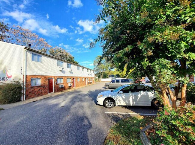 Building Photo - 1812 Williamsburg Rd