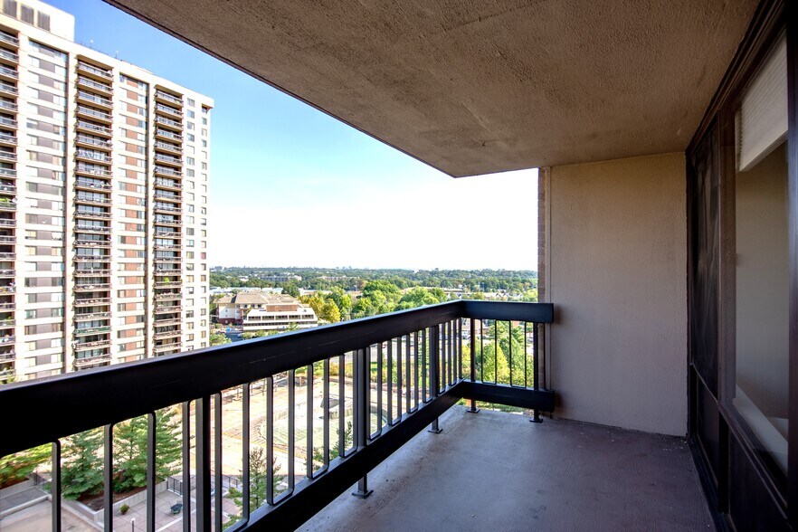 Hugh Balcony - 3701 S George Mason Dr