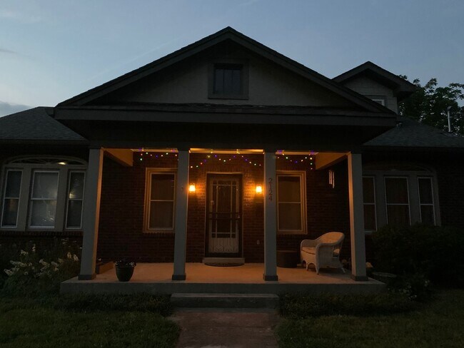 Building Photo - Charming Home in Belmont-Hillsboro Neighborhood, minutes to Vandy and Belmont, Fenced Yard