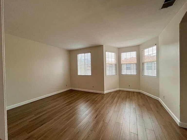 Building Photo - 525 Avenida Ortega