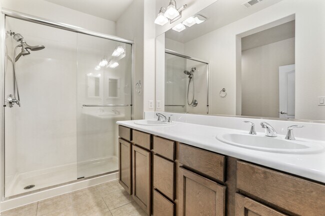 Building Photo - 2189 Beech Cir