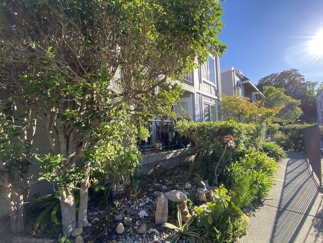 Building Photo - 1530 Sunnyvale Ave