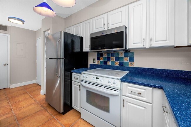 Building Photo - 2333 Feather Sound Dr