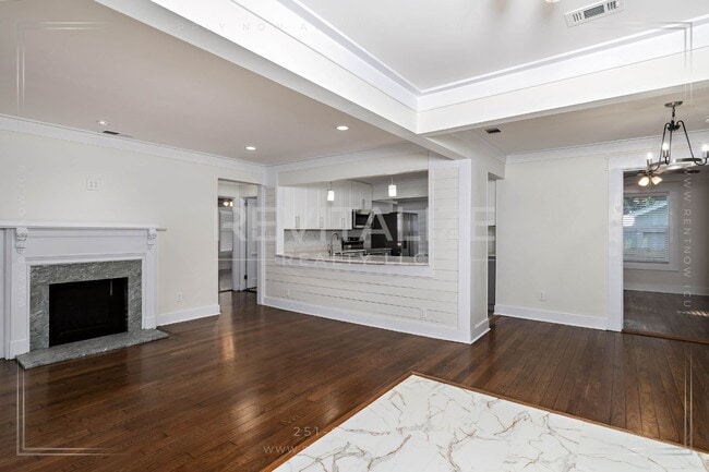 Building Photo - Gorgeous Spring Hill Home!