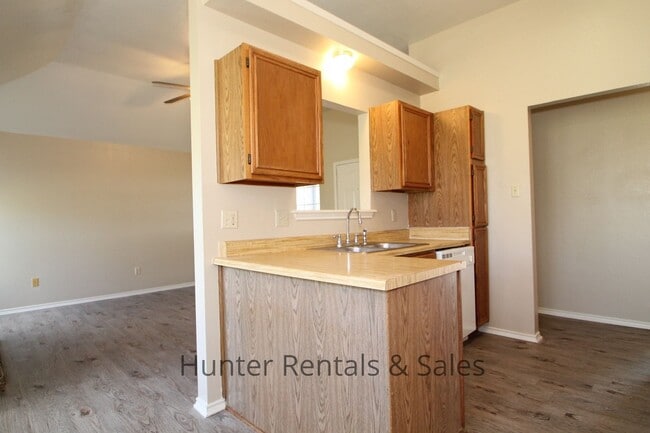 Building Photo - Rent Me!