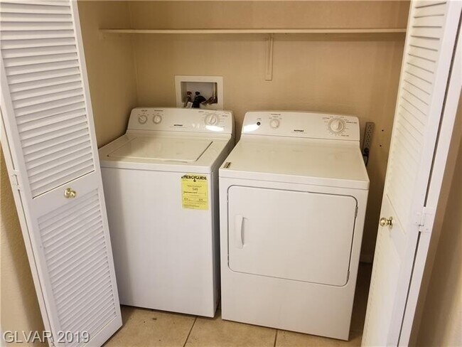 Building Photo - **$350 OFF 1ST MONTH RENT** Centennial Hil...