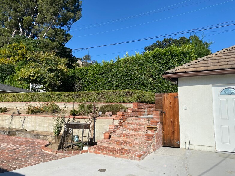 Building Photo - 910 Glenvista Dr