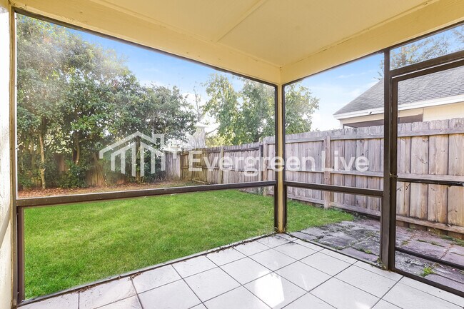 Building Photo - 373 River Chase Dr