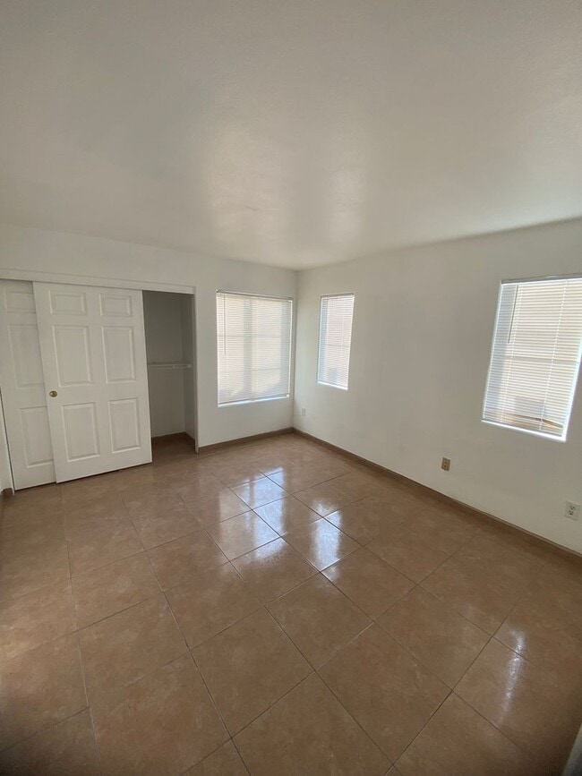 Building Photo - AMERICANA Property Mgmt - Downstairs 2 bed...