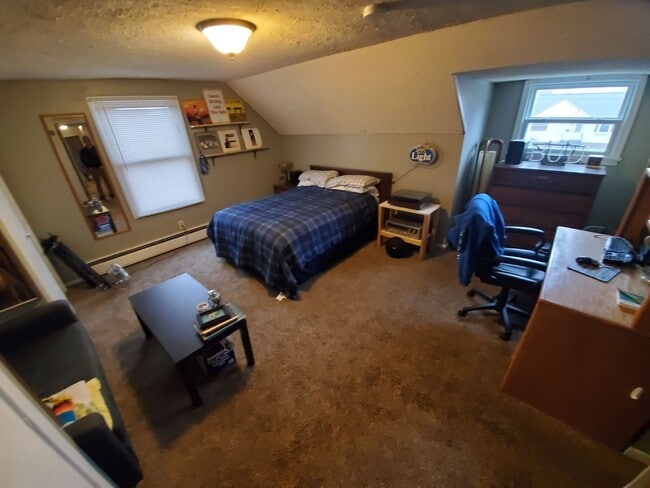 Building Photo - AVAILABLE JUNE! - 7 Bed 3 Bath Home!