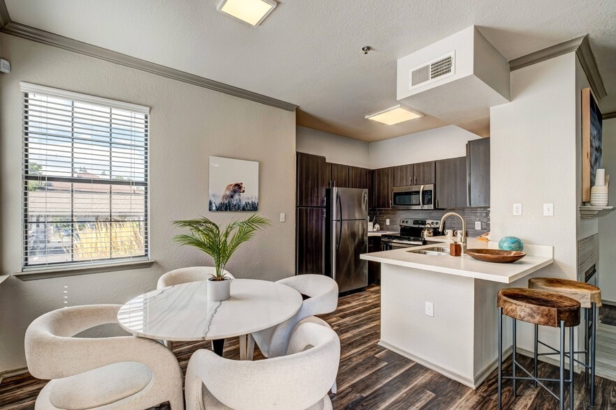 Building Photo - Retreat Westminster Center