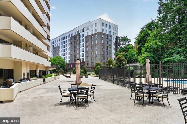 Building Photo - 5300 Columbia Pike