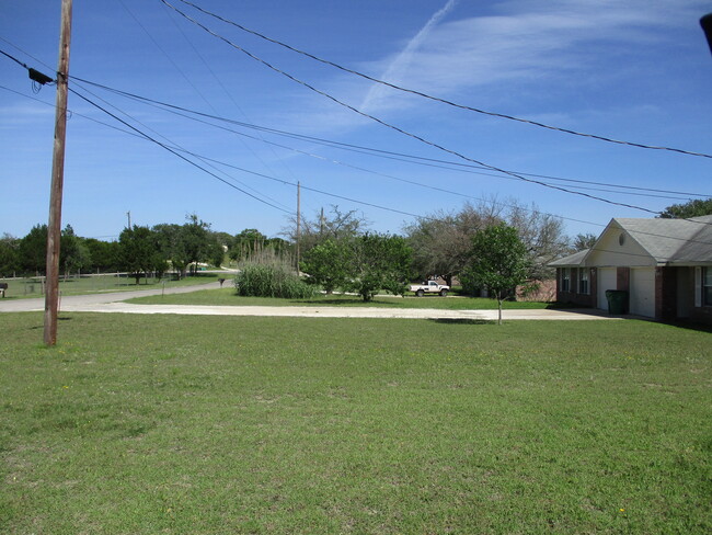 Building Photo - 163 Armadillo Ln