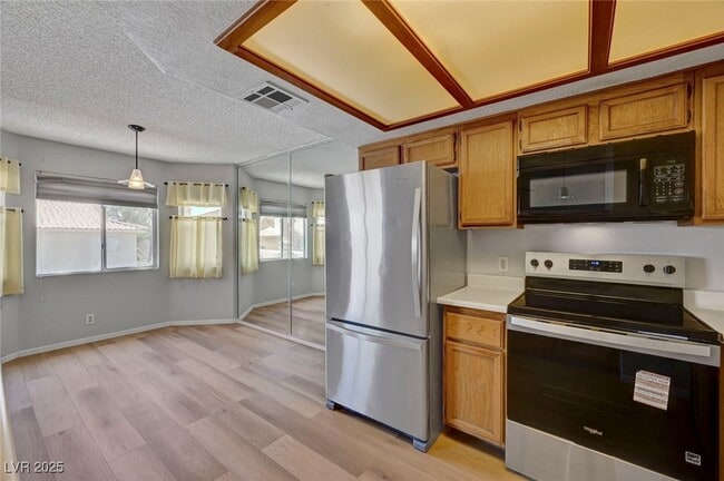 Building Photo - 913 Falconhead Ln
