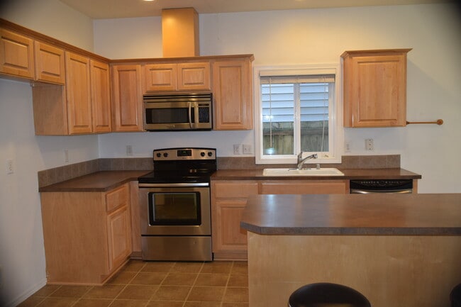 Building Photo - 6321 NE 59th Ct