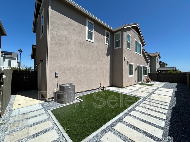Building Photo - 772 Carnation Dr