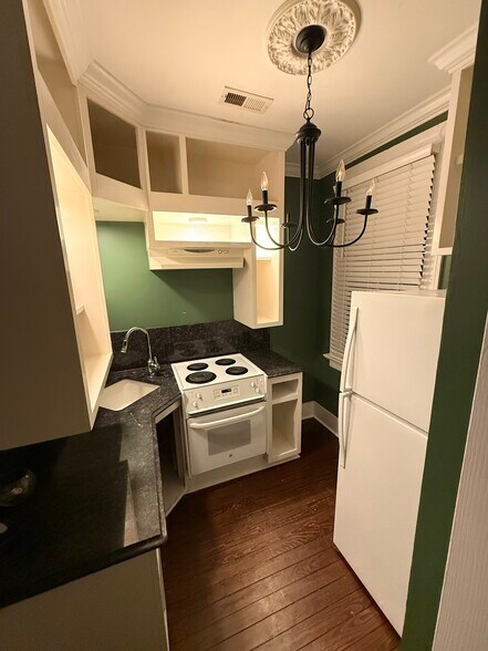 Building Photo - 34 Amherst St