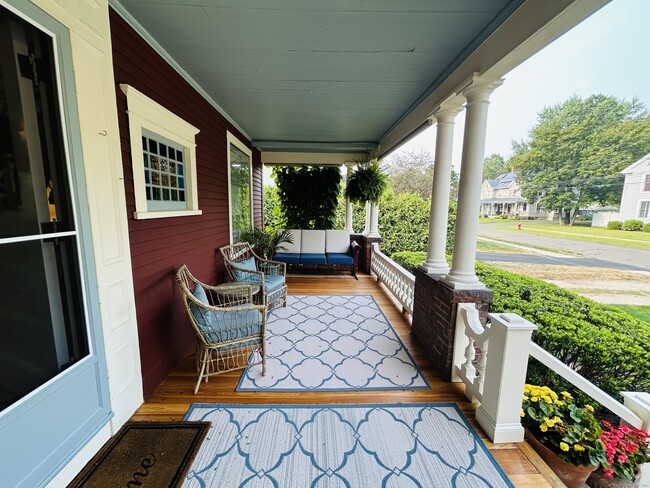 Building Photo - 37 School St