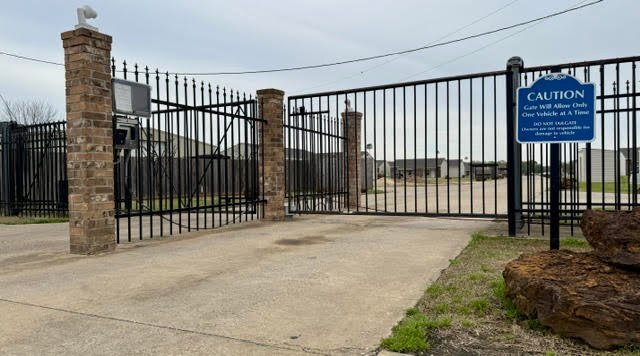 Building Photo - 720 Fieldstone Ln