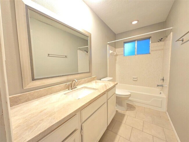 Building Photo - 2903 Avanti Dr