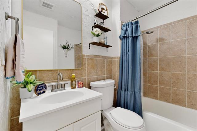 Building Photo - 633 Laguna Dr