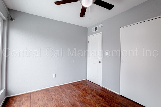 Building Photo - MOVE IN SPECIAL! - HALF MONTH OFF NOV RENT...