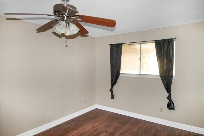 Building Photo - 5738 Willowbend Blvd